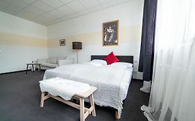 FULL HOUSE Hotel Nürnberg - shared bath&kitchen